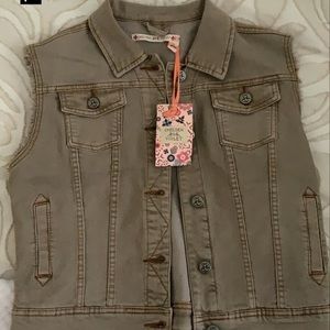 Chelsea & violet vest